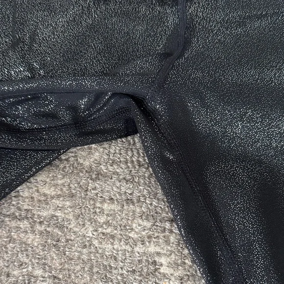 NWT Women’s Nike Tight Fit Mid-rise 7/8 Length Black and Silver Sparkle Leggings - Picture 4 of 7